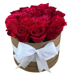 Arranjo na Caixa com 18 Rosas Vermelhas Arranjo na Caixa com 18 Rosas Vermelhas